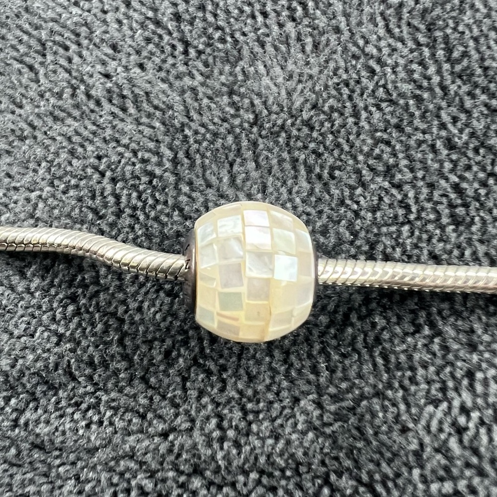 RETIRED Pandora ESSENCE - Generosity Charm